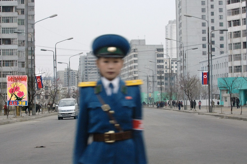 Illustration for article titled Gripping Photos Capture the Mirror Worlds of North and South Korea